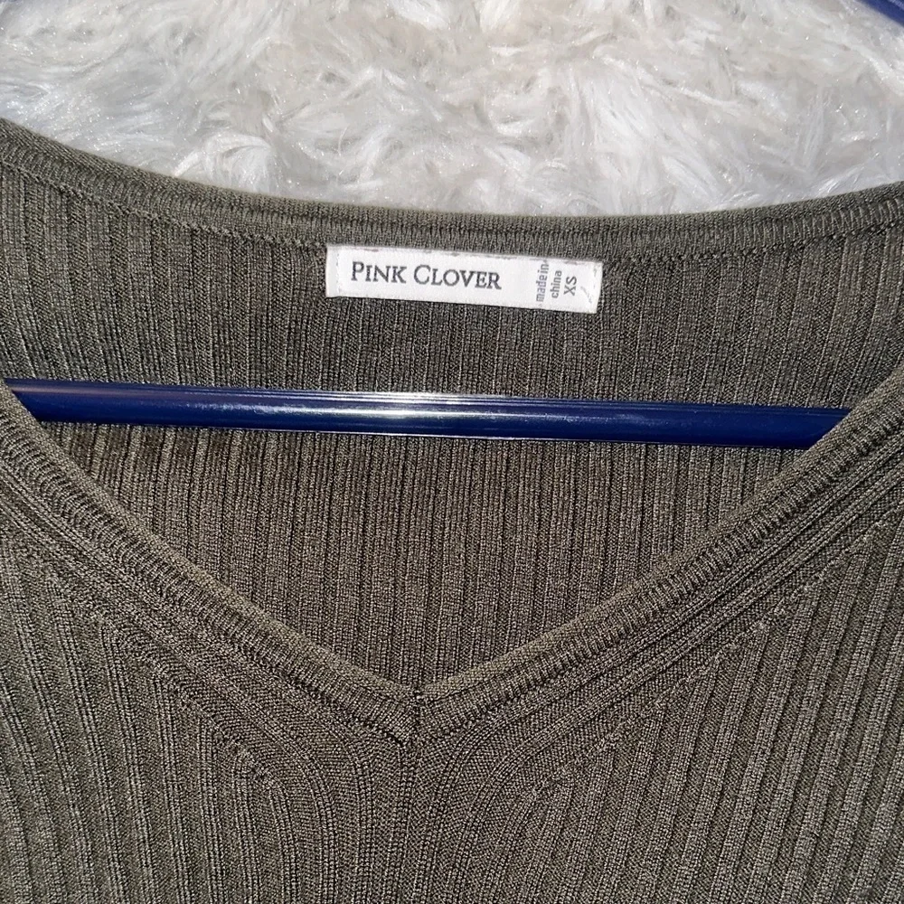Pink Clover Ribbed V-Neck Sweater - Olive XS NWOT